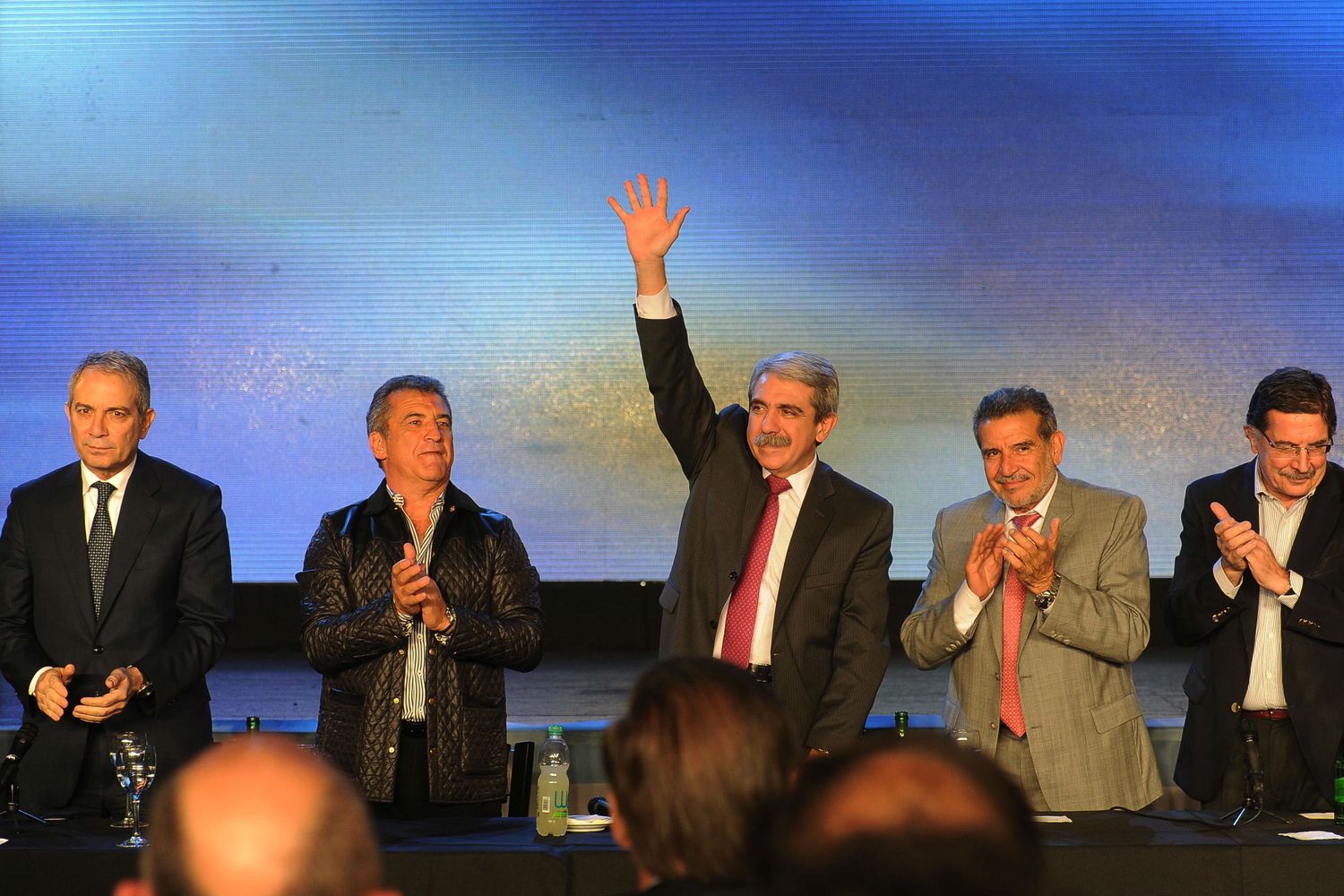 Fernández: "Hay intendentes peronistas que se fueron de vacaciones al FR"