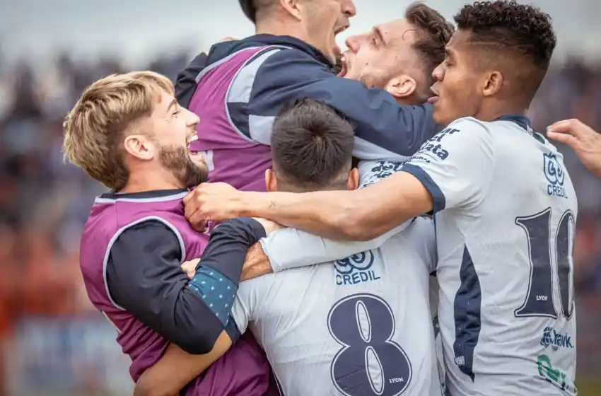 Alvarado venció con autoridad a San Telmo y quedó a seis puntos de ingresar al Reducido