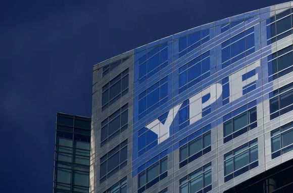 Causa YPF: la Justicia norteamericana solicitó chats entre Luis Caputo y Sergio Massa