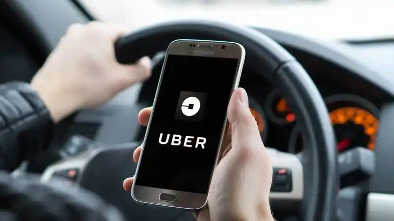 UBER: El CD avanza en la regulación de la aplicación