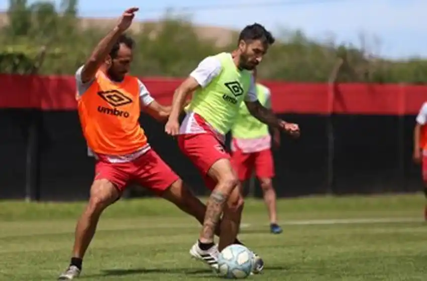 Newells ya piensa en Boca y Kudelka deberá rearmar la zaga