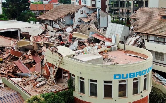 Derrumbe en Villa Gesell: buscan a siete personas, dos de ellas son marplatenses