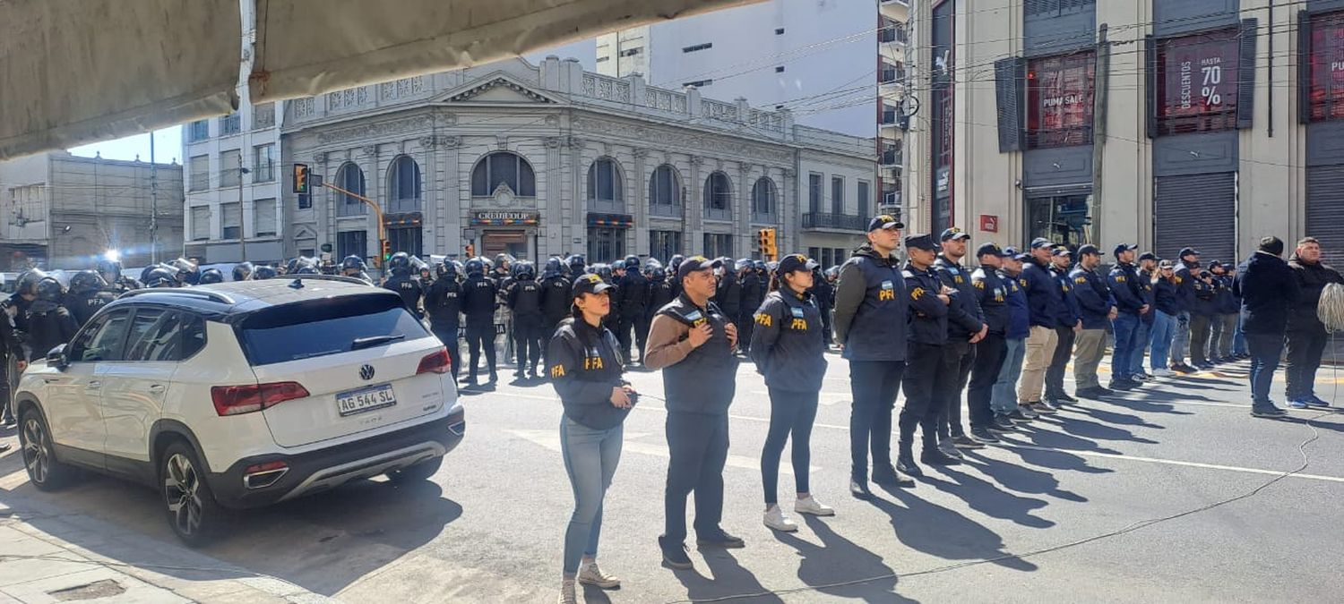 Corte en Avellaneda: Aplicaron el protocolo antipiquete en el Puente Pueyrredón