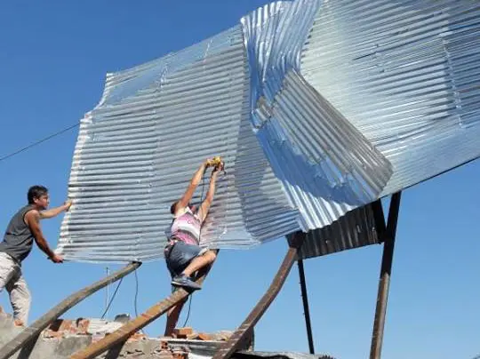 LOBERIA: Desarmaron techo dañado días atrás durante el tornado