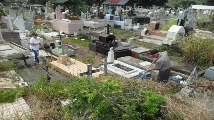 LA ESPOSA LO LLEVÓ EN UNA CARRETA: hallan cuerpo de septuagenario a medio enterrar en cementerio de Táchira