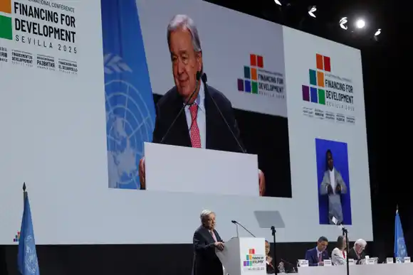 La ONU llama a relanzar «el motor del desarrollo» ante el «caos climático»