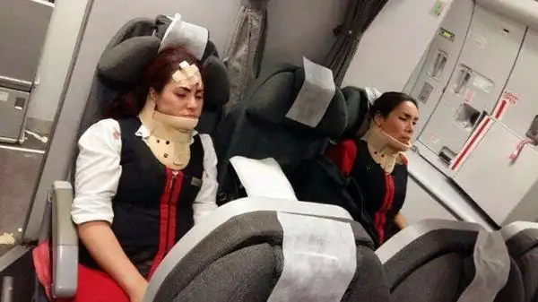 Pánico sobre la Cordillera de los Andes: 12 heridos en un avión