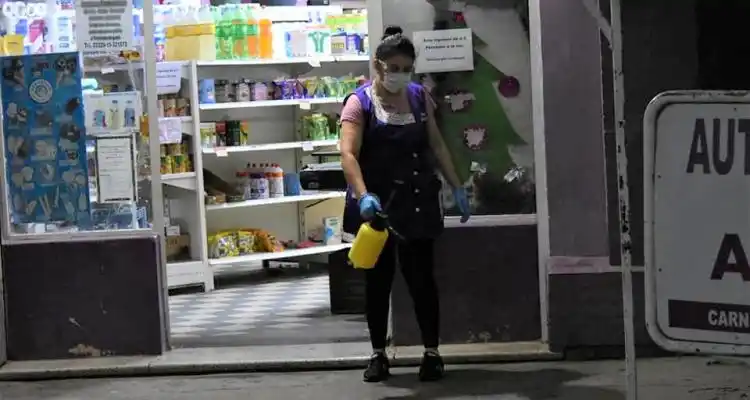 Cuarentena: los comercios autorizados podrán trabajar hasta las 22.00