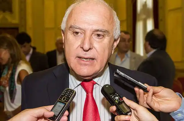 Para Lifschitz, “no tiene sentido fijar límites” a las paritarias