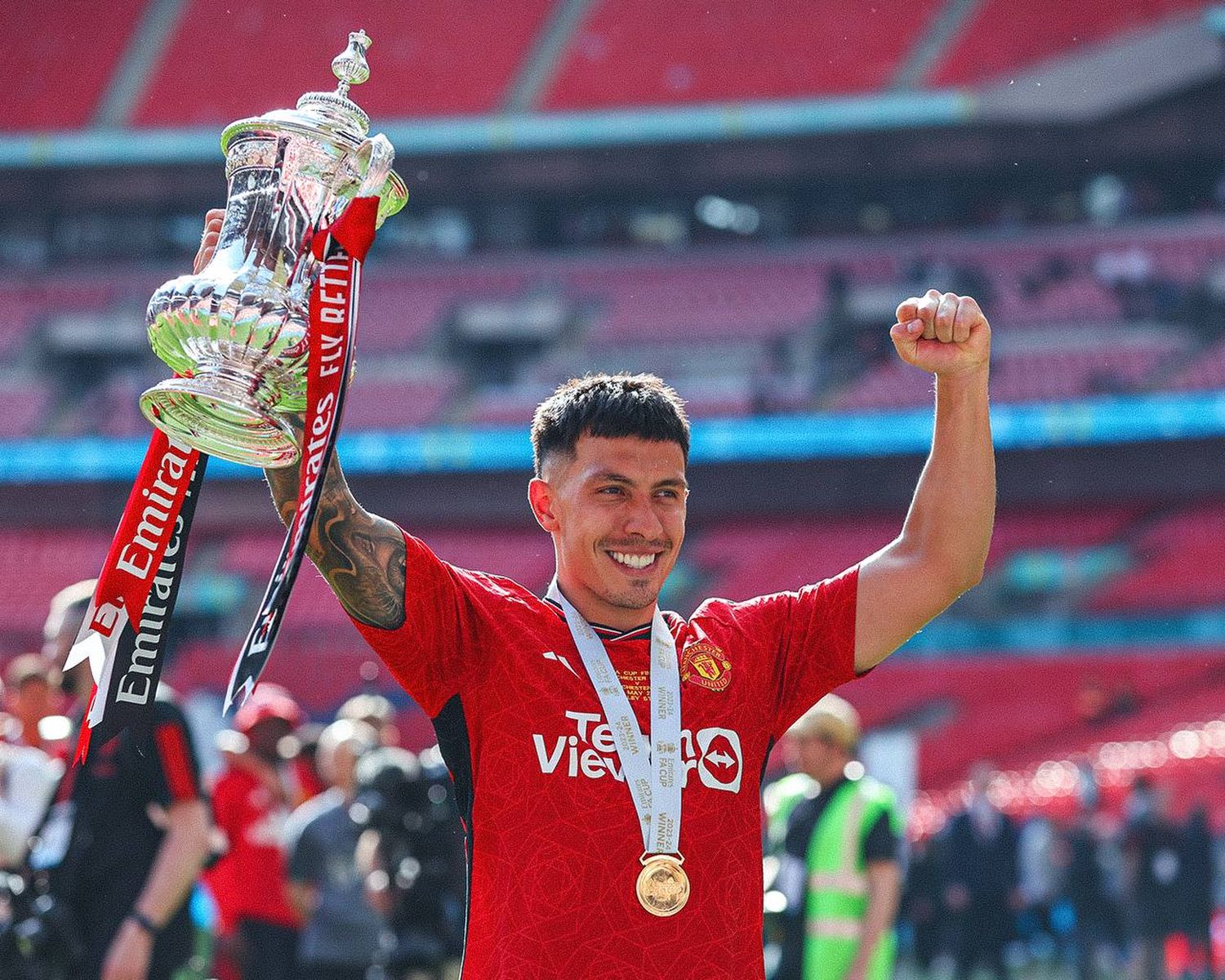 El entrerriano Lisandro Martínez, campeón de la FA Cup con el Manchester United y elogiado por Pep Guardiola