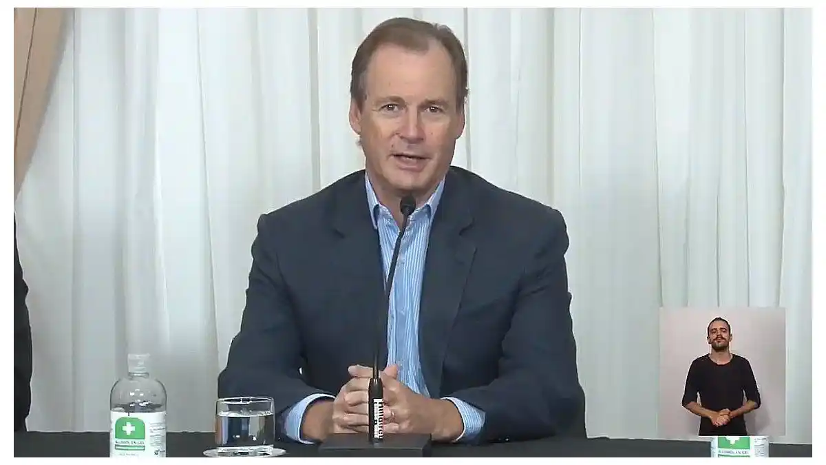 Bordet instó a reducir la circulación innecesaria y la aglomeración de personas