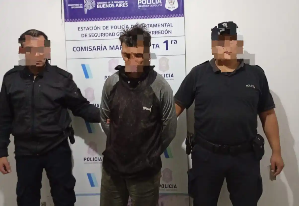 El procedimiento se inició cuando una alerta telefónica advirtió sobre un sujeto que estaba forzando la puerta de un local en San Luis al 2100.