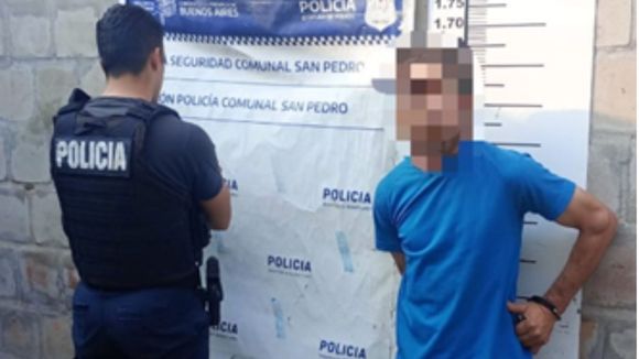 Fue a la Comisaría a defender a su amigo y terminó tras las rejas