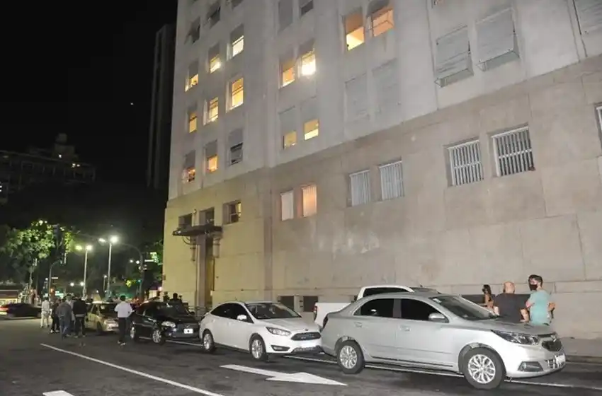 Vacunaciones VIP: allanan el edificio del Ministerio de Salud