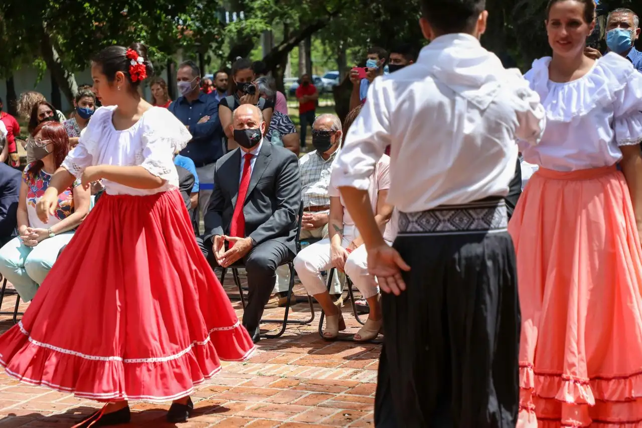 El gobernador Perotti encabezó el acto por el 448° Aniversario de la Fundación de la Ciudad de Santa Fe