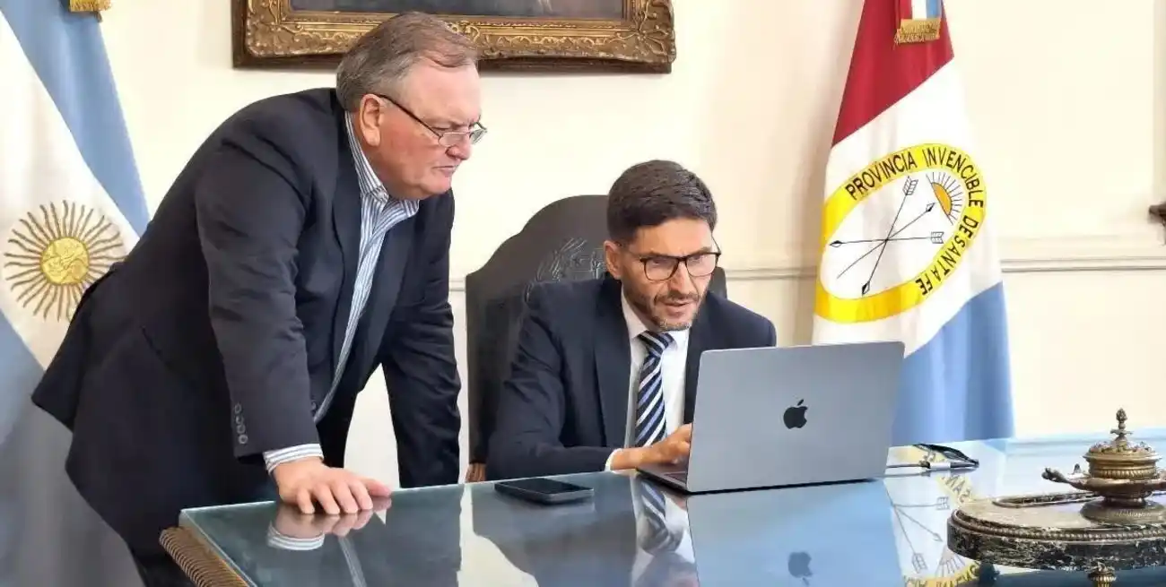 Senador provincial Felipe Michlig y gobernador Maximiliano Pullaro. Gentileza