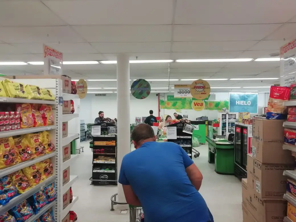 El Gobierno cedió por decreto el poder a los intendentes para sancionar a comercios