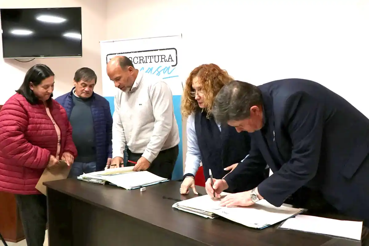 Suscribieron. Las actas correspondientes en la audiencia desarrollada ayer