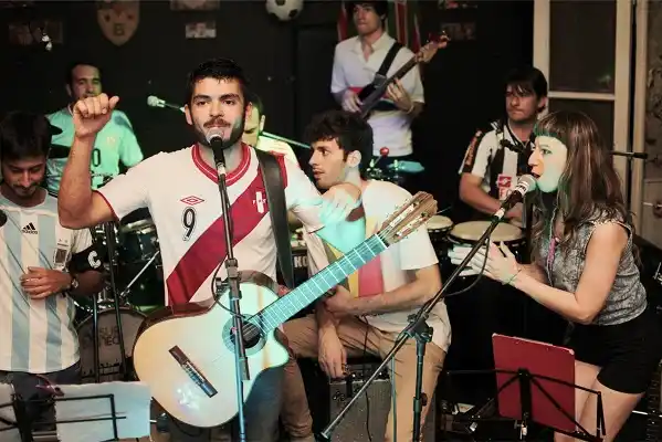 Mientras trabajan en su primer disco, Al Sur del Sur se vuelve a presentar en vivo 