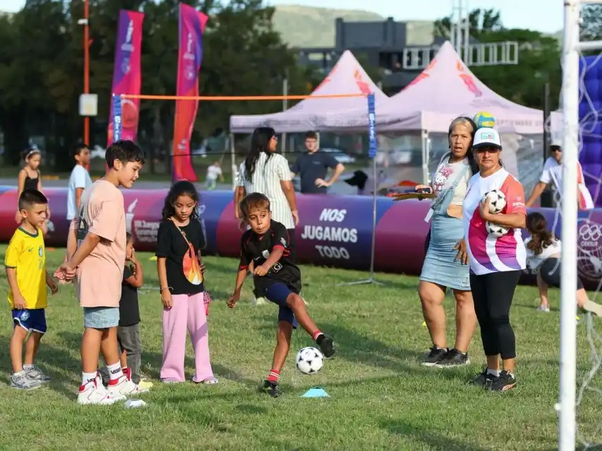 El Fan Fest itinerante de los Juegos Suramericanos 2026 continúa su recorrido por la provincia con el objetivo de llevar el clima del gran evento deportivo a cada localidad.