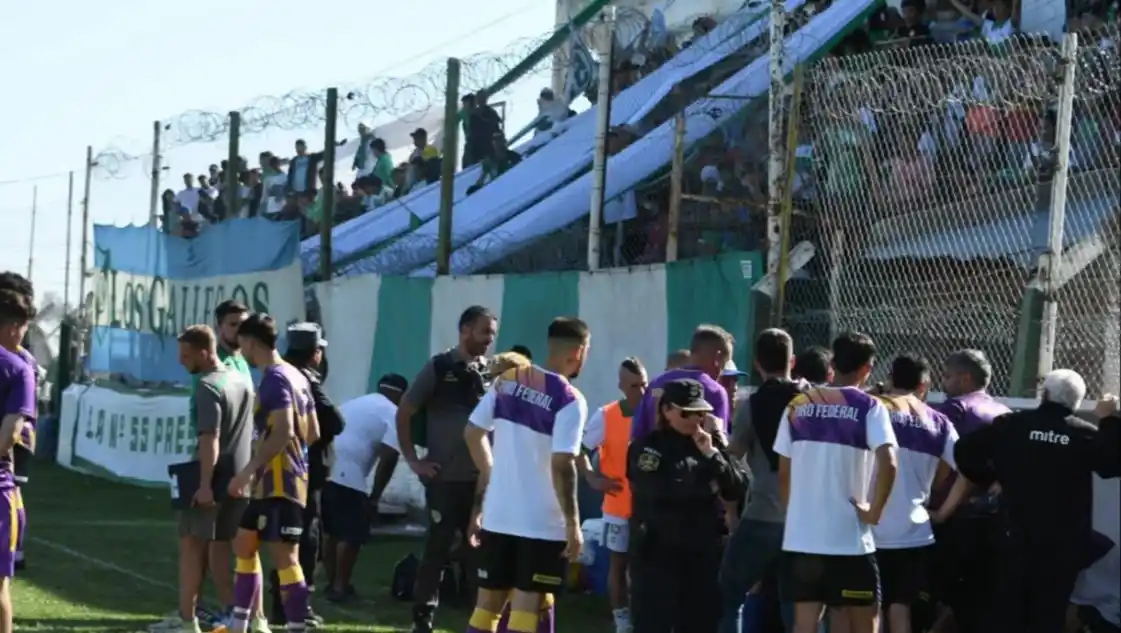 Bahía Blanca: Jugador de Tiro Federal fue agredido con una bomba de estruendo y suspendieron el partido