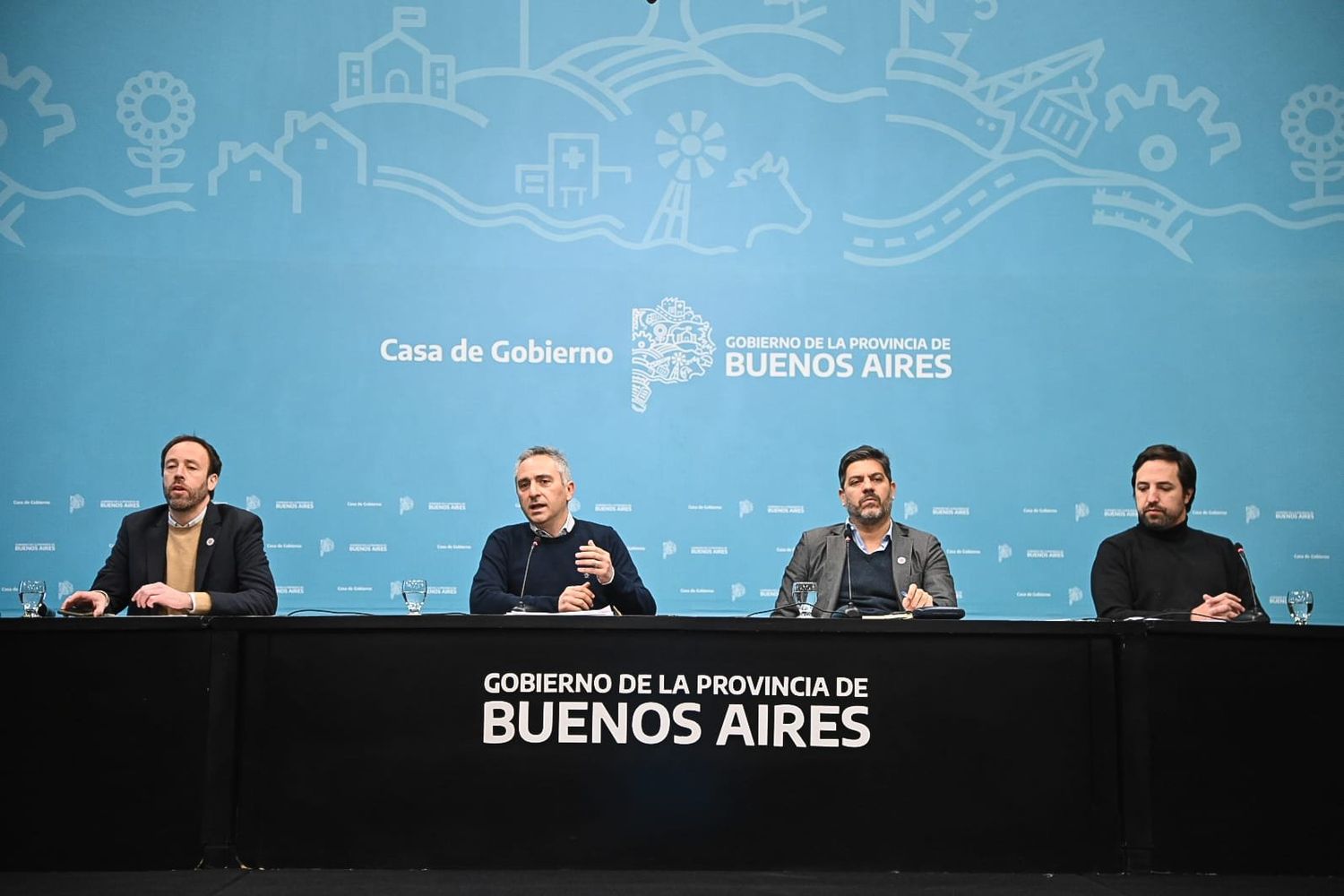 Bianco y Larroque anuncian suba de fondos para asistencia alimentaria: "El gobernador busca proteger a los bonaerenses"