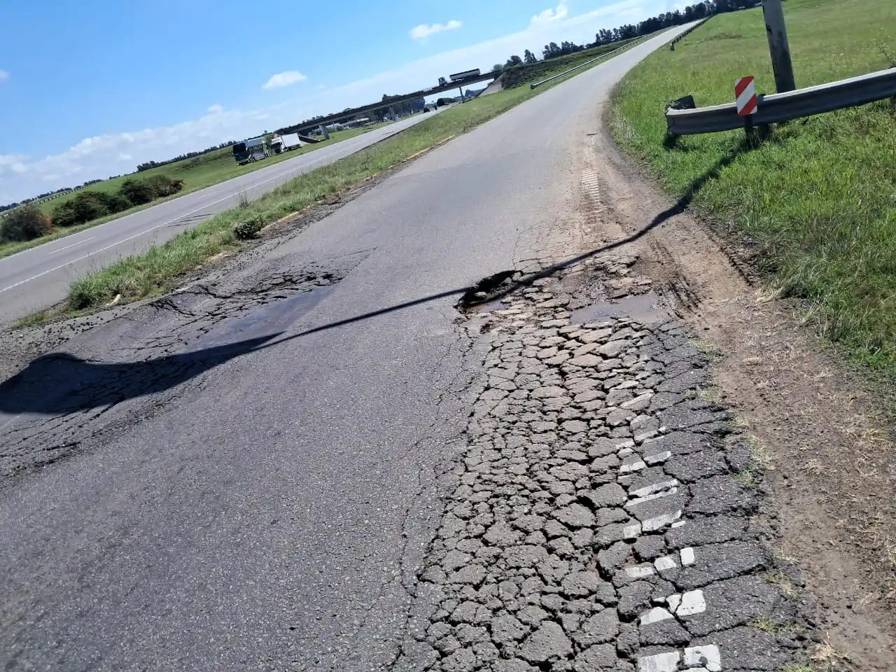 La entrada a Río Tala está destrozada