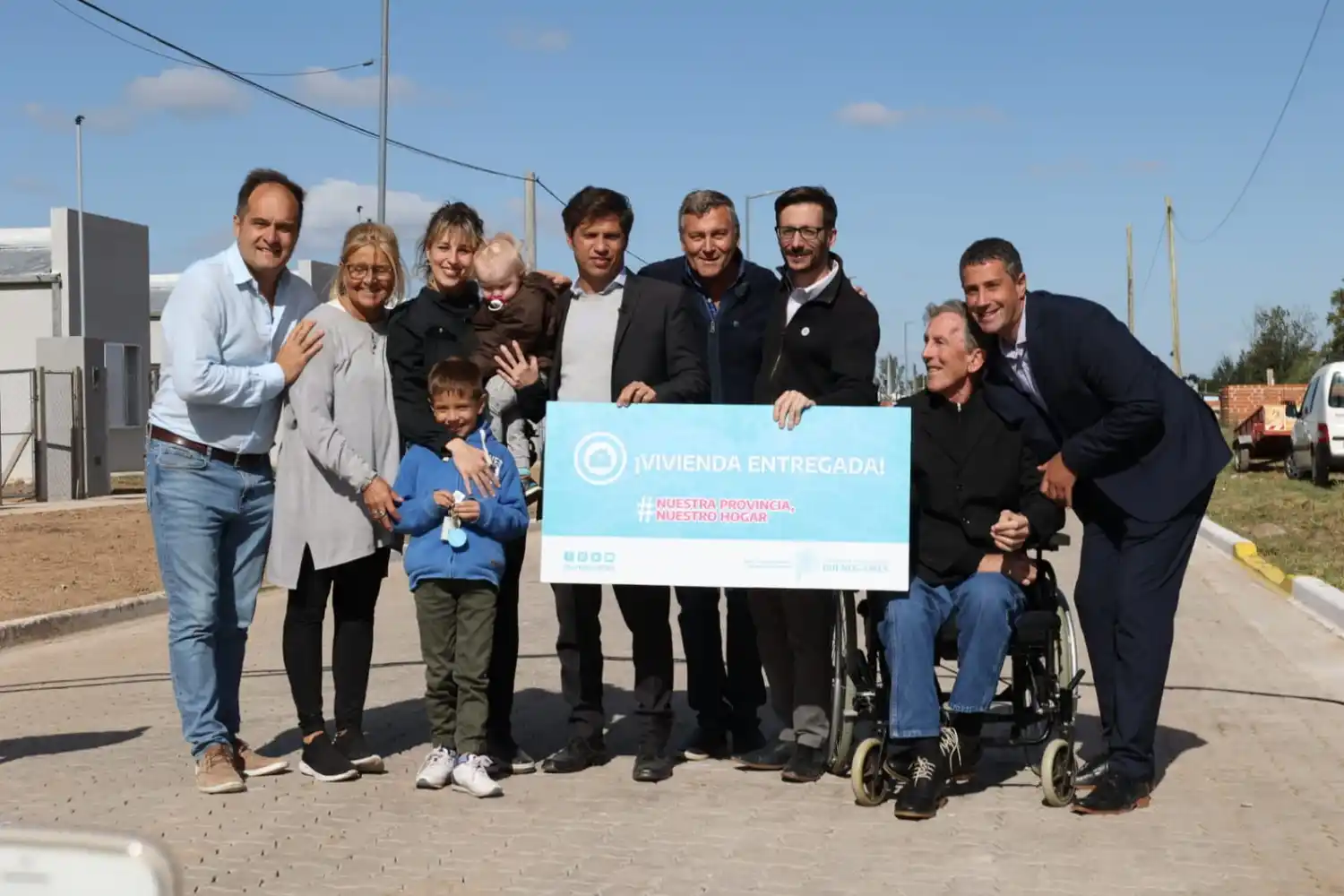 El gobernador Kicillof entregó viviendas en Pila y General Guido