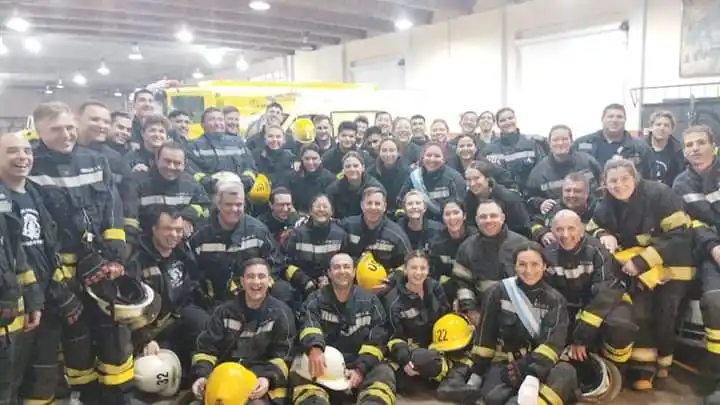 Bomberos Voluntarios conmemoró su día y presentó nueva unidad 