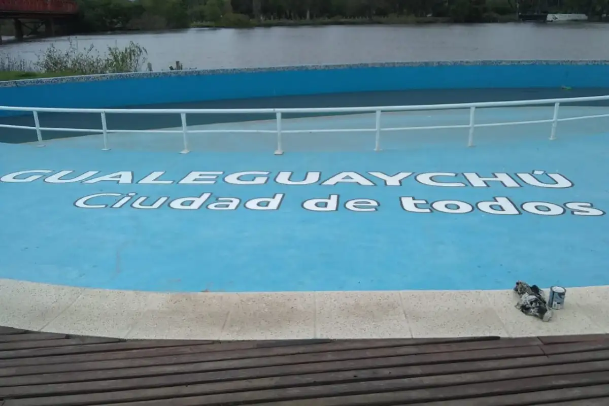 Comenzó el acondicionamiento de la pileta de la Playa del Puente
