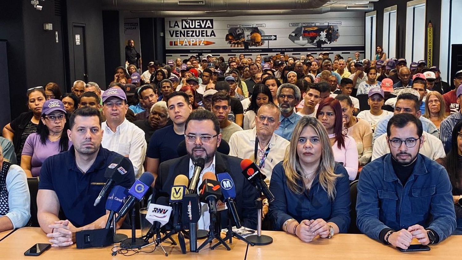 ANTONIO ECARRI RETA A EDMUNDO GONZÁLEZ a un DEBATE para que los venezolanos conozcan sus propuestas