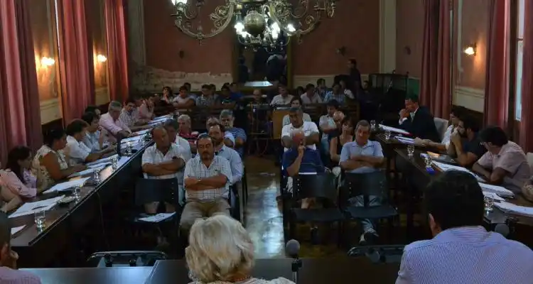 $ 96 mil por concejal: Centro de Comercio calificó de “indecorosas” las dietas y rechazó aumento de tasas