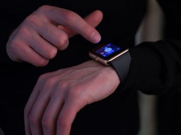 ¿Conviene comprar un smartwatch de la misma marca que tu celular?