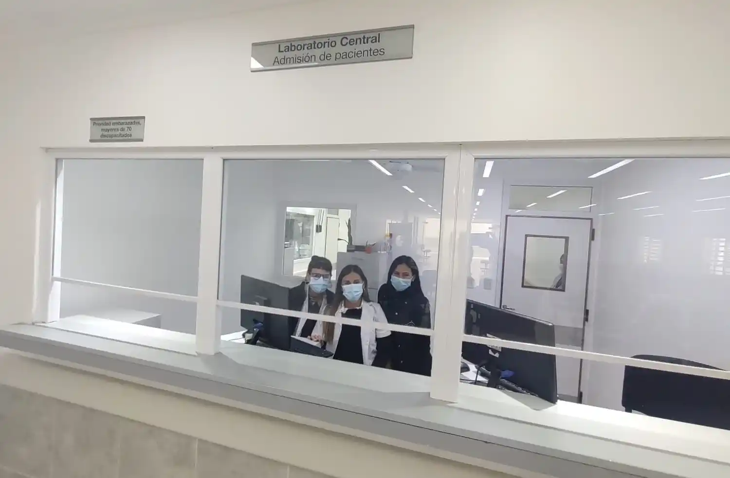 El Laboratorio del Hospital Centenario concluyó su mudanza al nuevo edificio