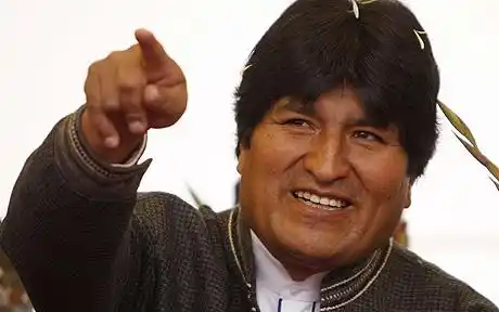 Evo Morales es distinguido en La Plata y diserta con Saintout