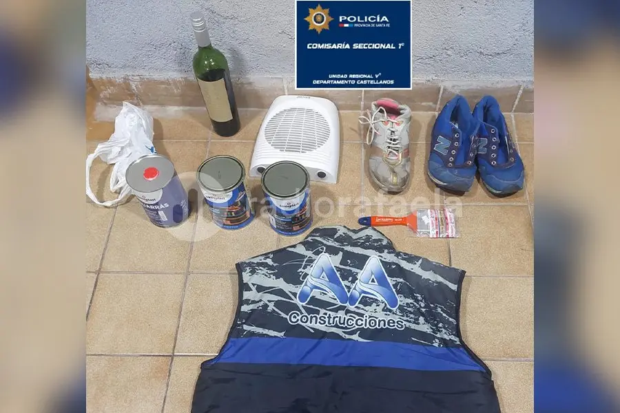 Forzaron una ventana para llevarse zapatillas y cables que eran donaciones de una Capilla