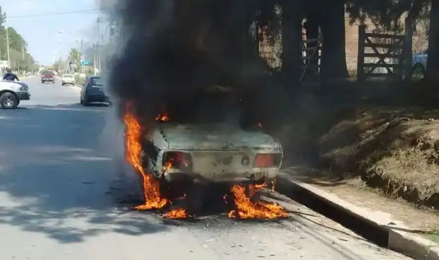Se incendió un auto y se cree en un posible ajuste de cuentas