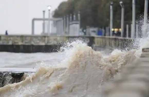 Alerta por vientos y aviso por crecida del Río de la Plata este lunes
