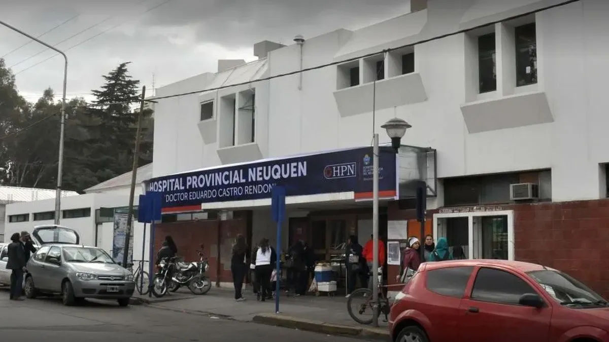 La menor permanece internada
