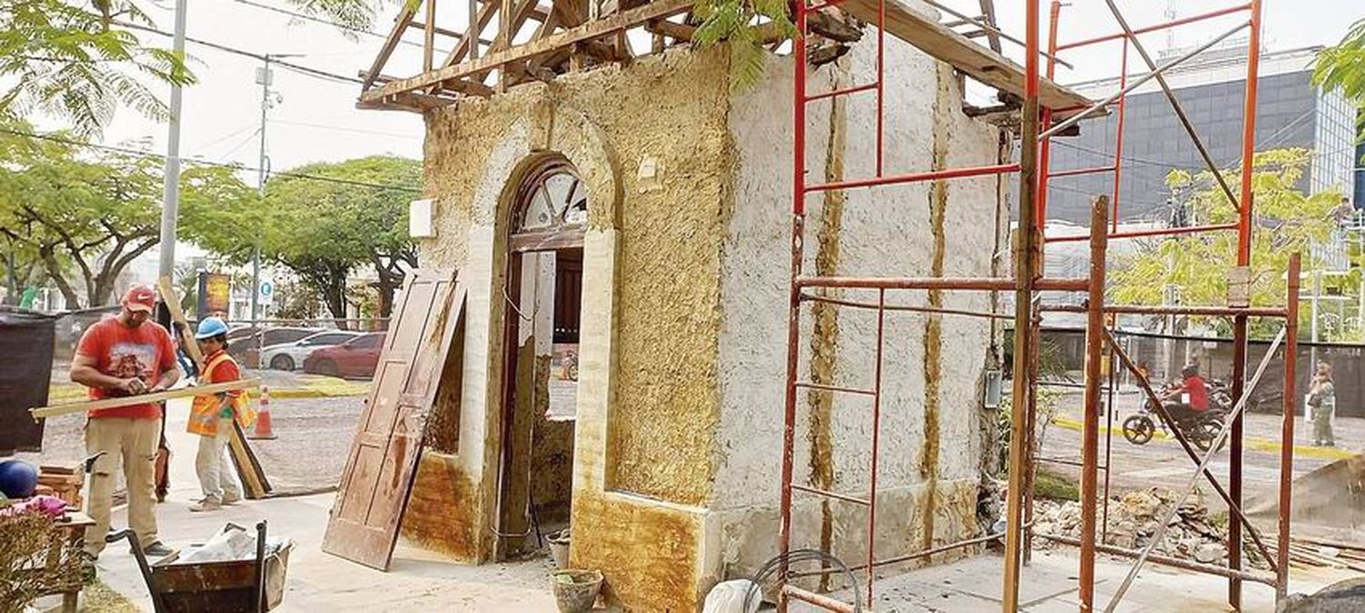 La Municipalidad sigue con los trabajos de 
restauración del kiosco histórico de la ciudad