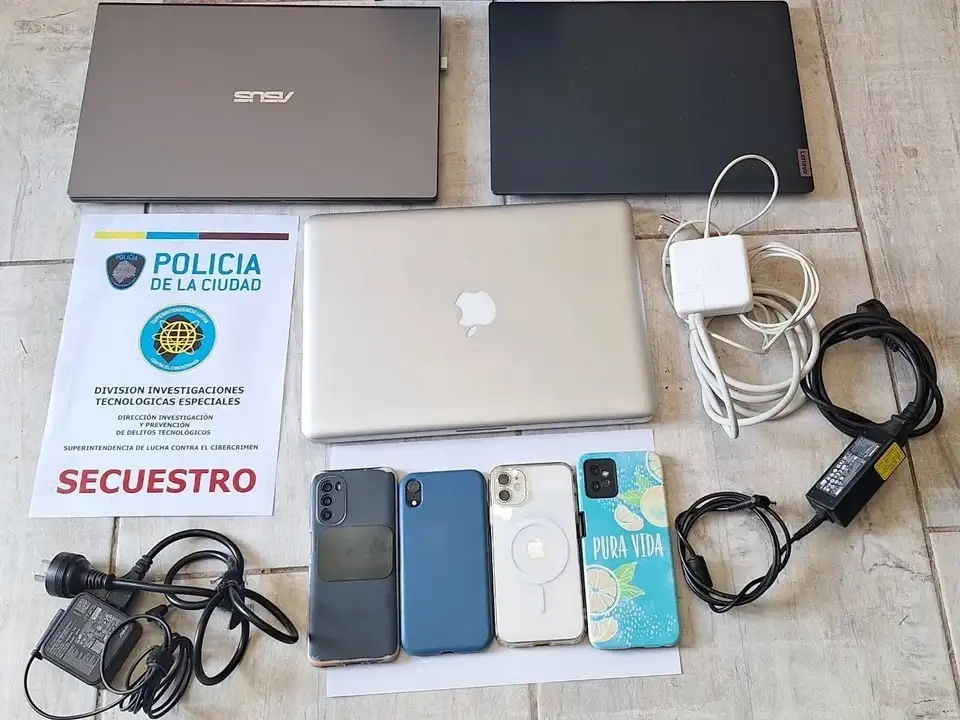 La policía secuestró elementos vinculados con la investigación.