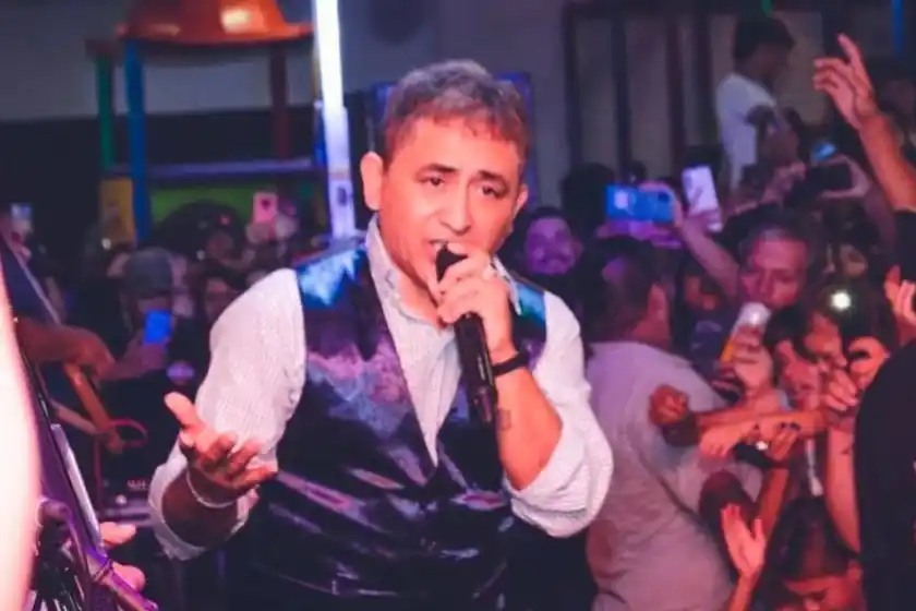 Falleció el cantante tropical Huguito Flores en un choque automovilístico