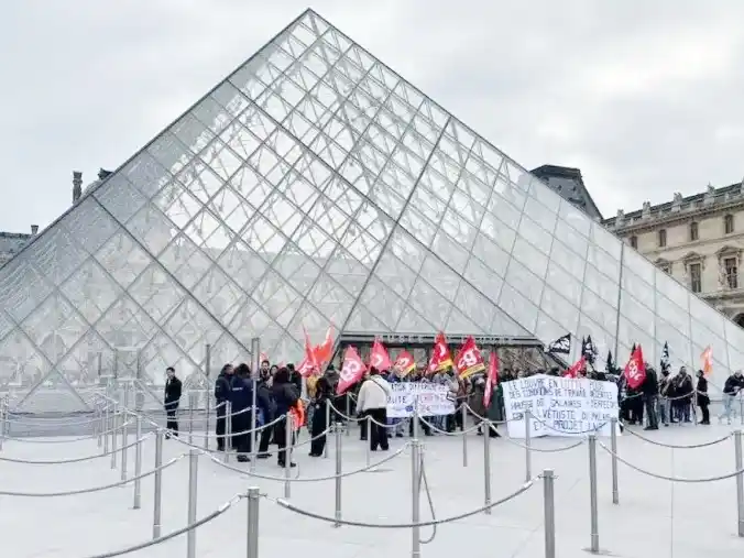 El Louvre reabrió de manera parcial en medio de una huelga de trabajadores