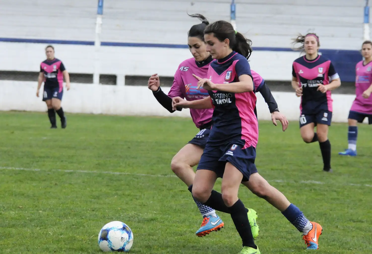 El seleccionado femenino afronta el partido de ida frente a La Plata
