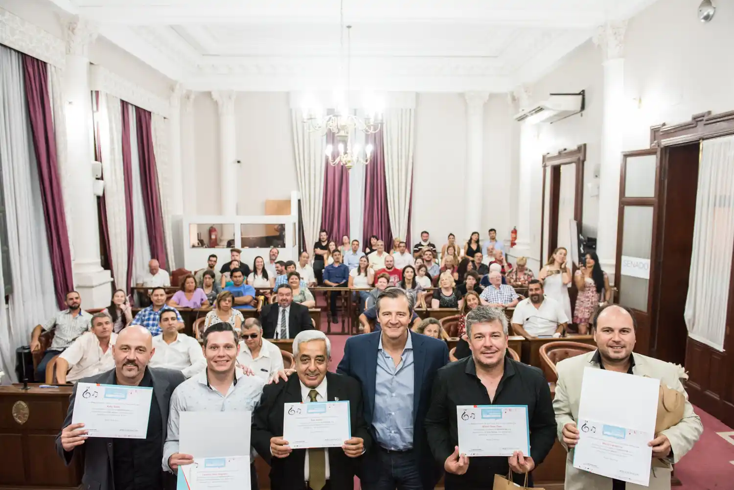 Bahl: «Todos tenemos experiencias que pueden resultarle valiosas a los demás»