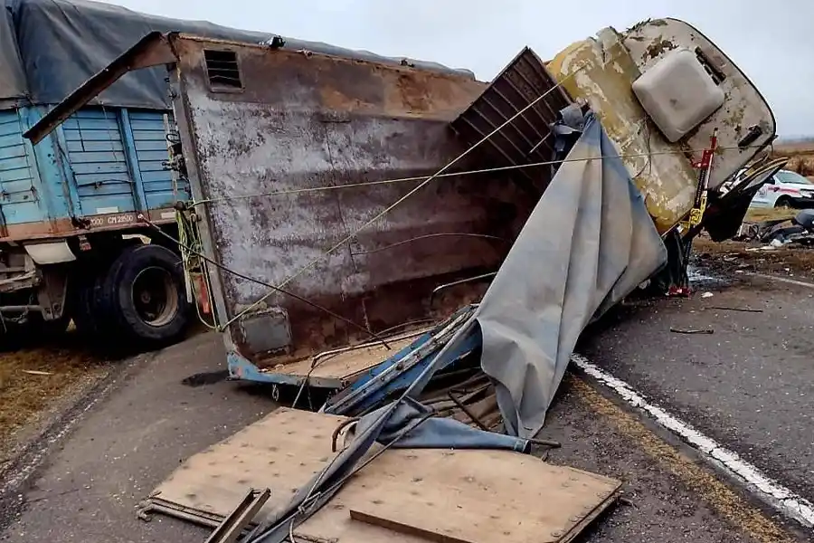 Atención: transito completamente cortado en Ruta 34 por el vuelco de un camión