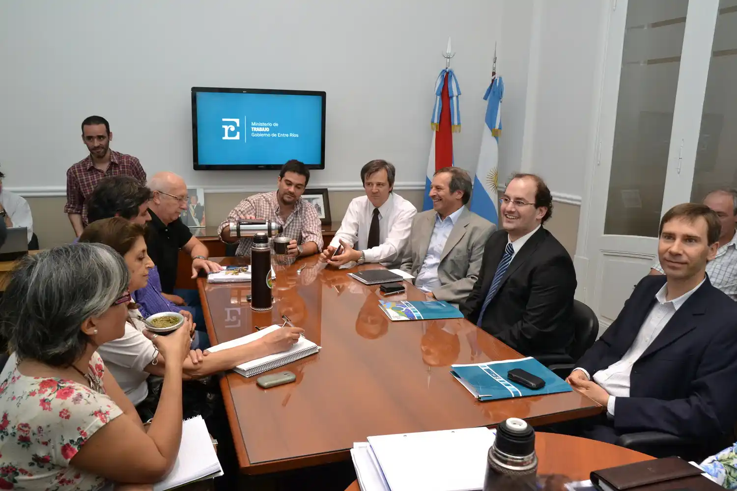 Regularizan a 1100 empleados de la provincia