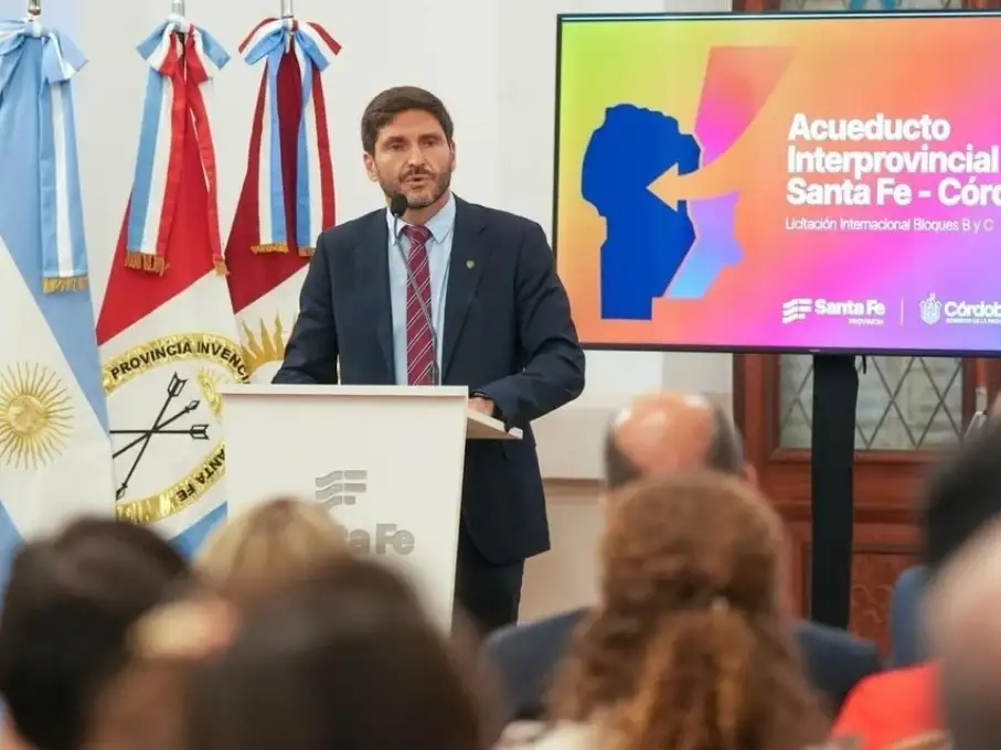 El gobernador Pullaro este jueves en la apertura de sobres.