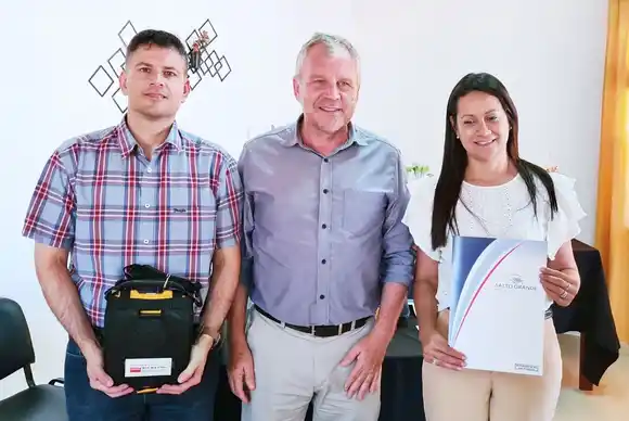 Salto Grande entregó quince desfibriladores a municipios y hospitales del departamento Federación