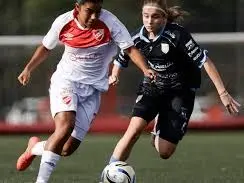 Las Cremosas perdieron 2 a 0 en su visita al equipo de La Paternal. Foto:@atleticoderafaela